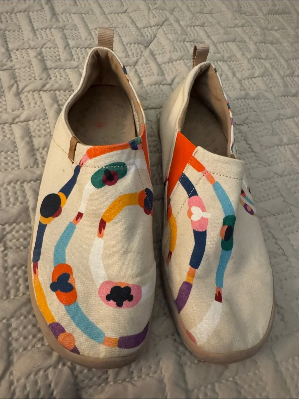 UIN Women Espadrilles Slip-On in Cream with Multicolor Rainbow Print size 10.5
